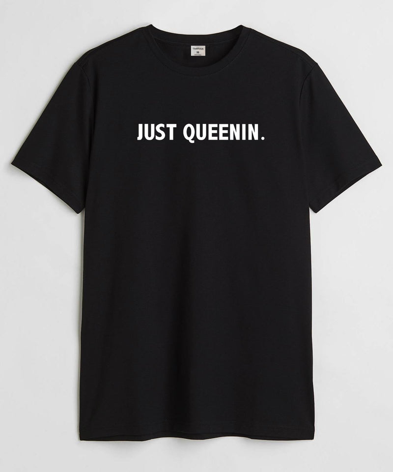 Just queenin  - Round Neck T-shirt